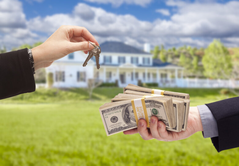 If you're trying to sell your home quickly, using a cash buyer can help. Here are factors to consider when choosing cash buyers for homes.