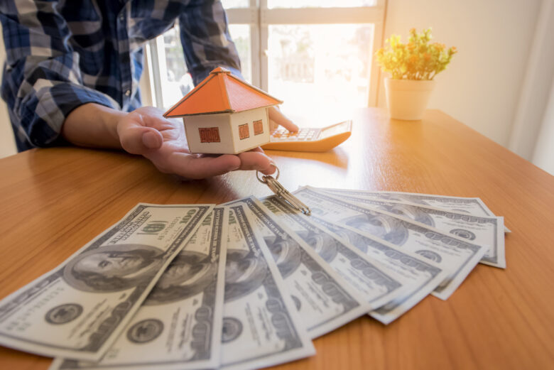 If you are trying sell your house quickly, cash buyers can help with the process. Here are benefits of accepting a cash offer for your house.