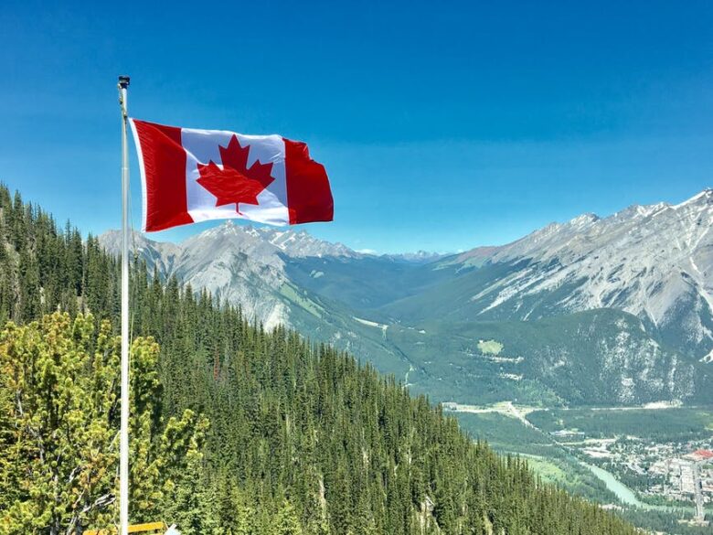 From visas, to choosing the right province, there are a few things you need to know about how to move to Canada from the US. Click here to learn more.