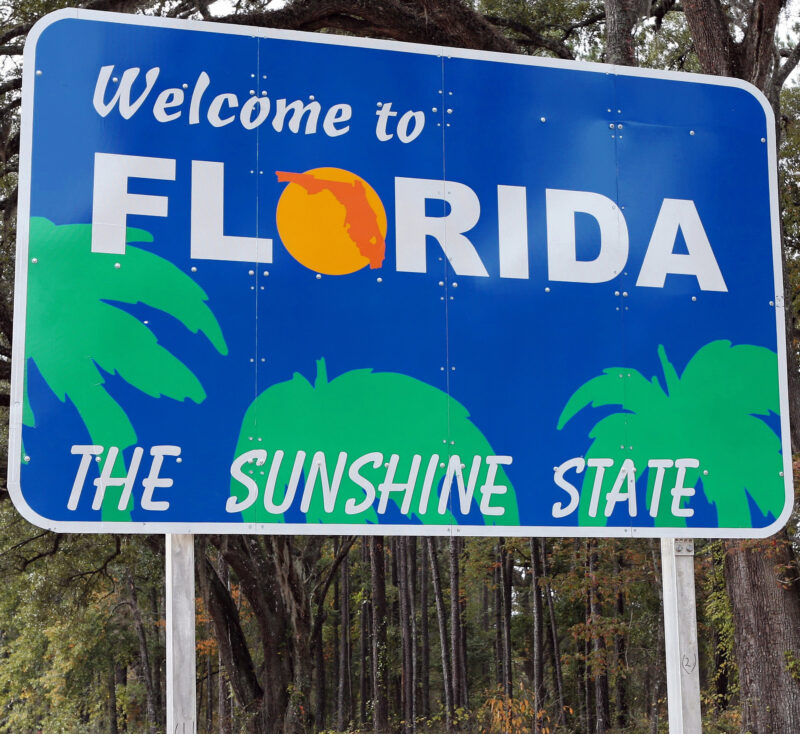 Planning a move to Florida doesn't have to be difficult. Our comprehensive guide right here will cover the necessary steps to take.