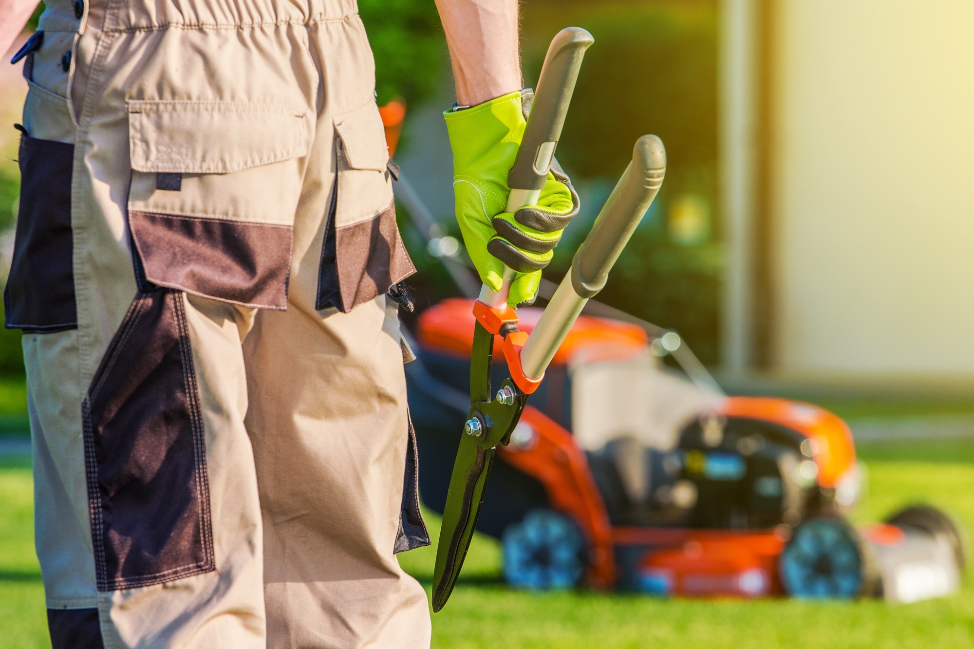 Regular garden maintenance can keep your outdoor living space organized, tidy and looking wonderful. See our tips about maintaining your outdoor living today.