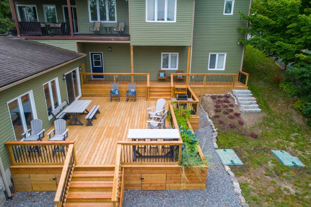 Choosing the Right Deck Contractors for Your Dream Outdoor Oasis