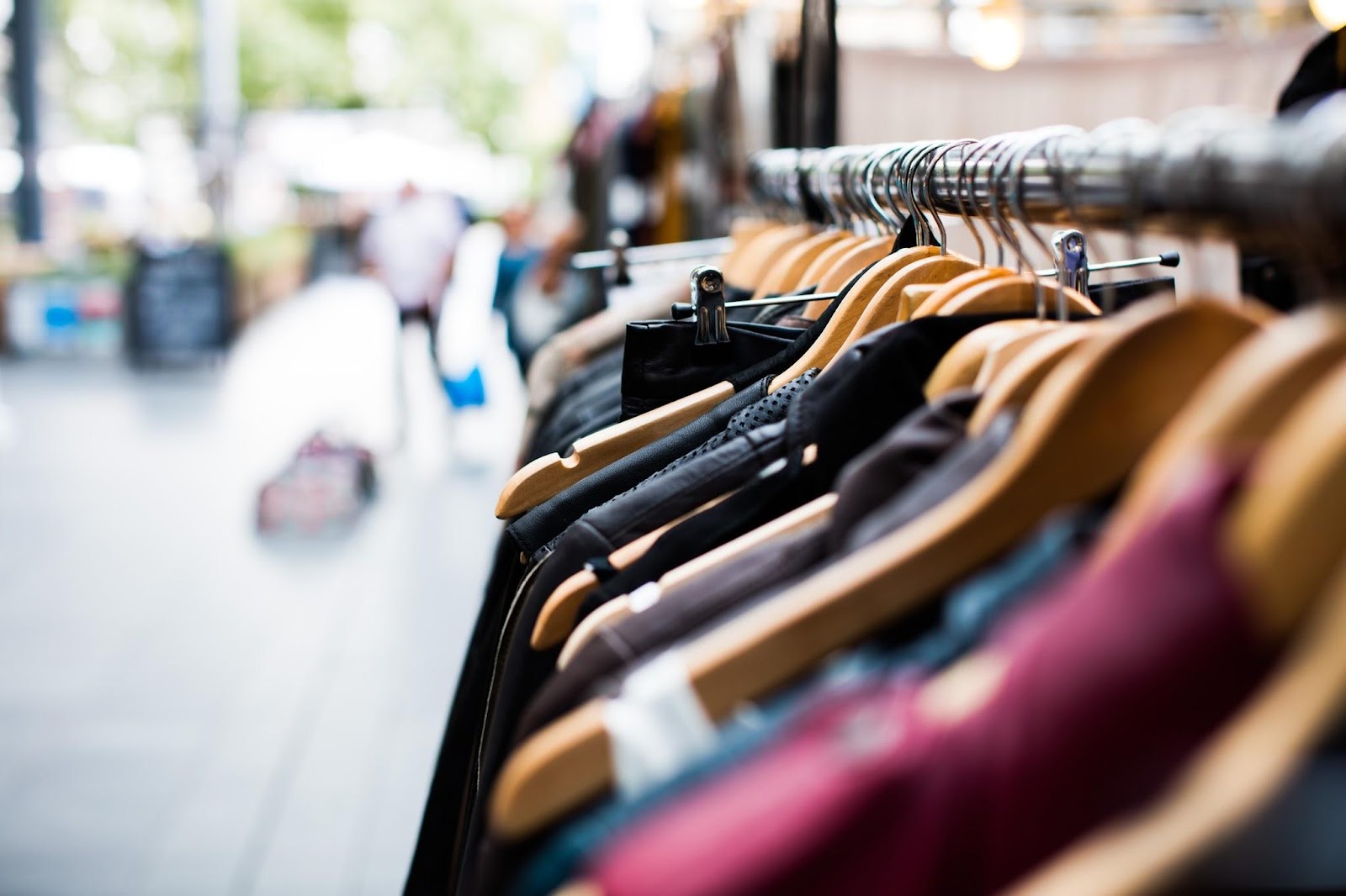 5 Essential Practices for Efficient Clothing Inventory Storage