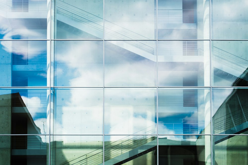 How Emergency Glass Repair Saves the Day